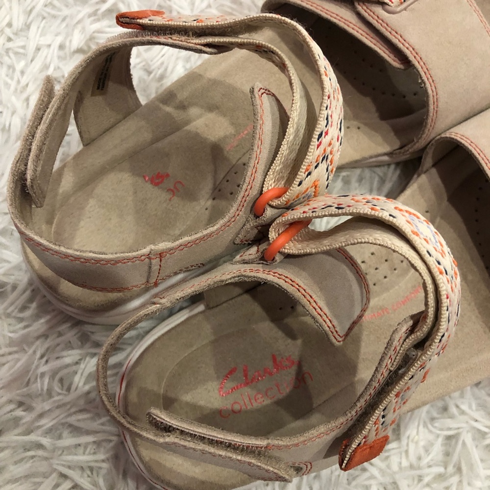 Clarks Women's Amanda Step Flat Sandal Sand Tan Size 8 - Picture 4 of 7